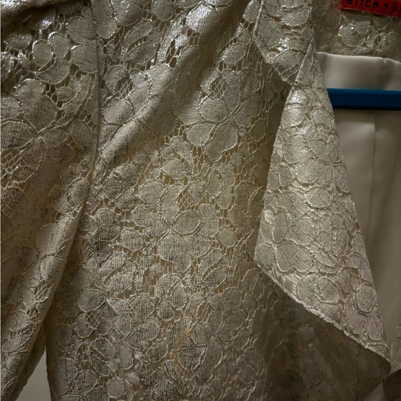 Alice and Olivia Champagne Lace Pattern Cropped Moto Jacket Blazer Size XS - Picture 3 of 7